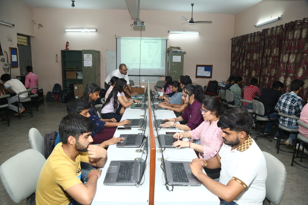 Pgdav Library PGDAV College, University of Delhi